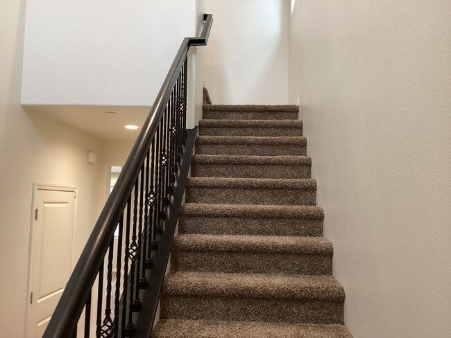 Building Photo - 6319 E Creek View Ln