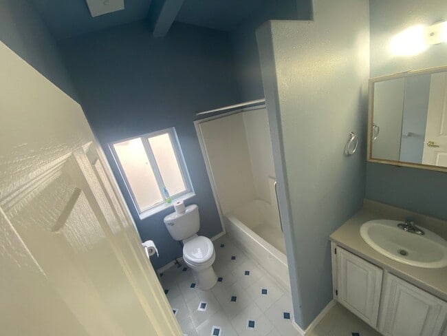 Building Photo - Updated 3 Bedroom / 2 Bath Mobile Home on ...