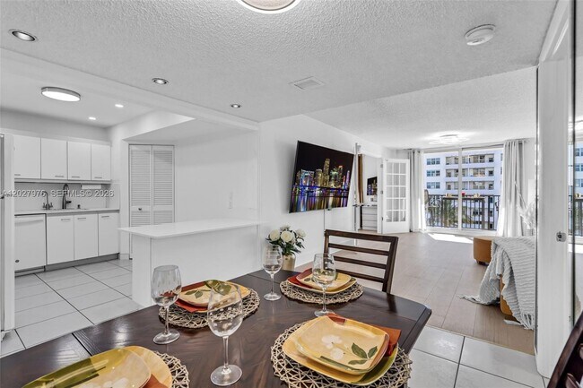 Building Photo - 9273 Collins Ave