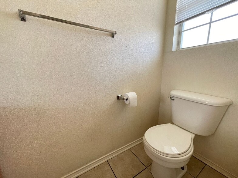 Building Photo - 4505 Deek Dr