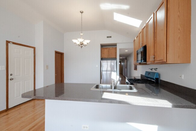 Building Photo - 2428 West Taylor-3