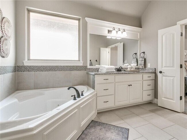 Building Photo - Stunning Home in West Edmond + 5 bedrooms ...