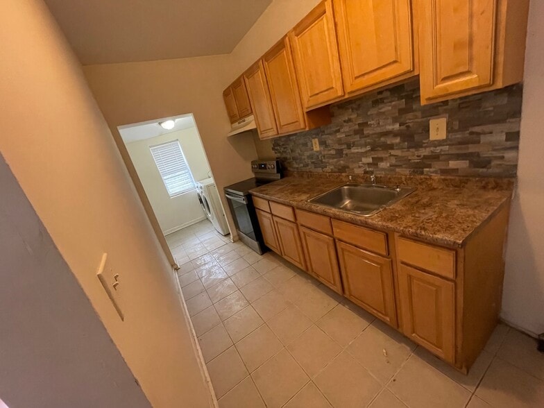 Building Photo - 166 E Tulpehocken St