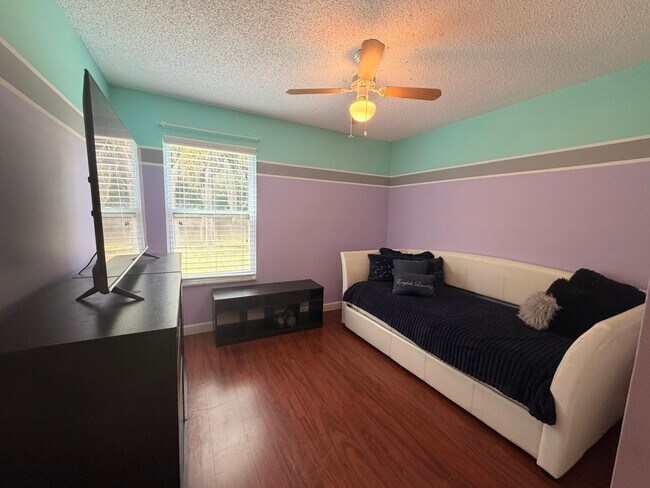 Building Photo - 1902 SW Aladdin St