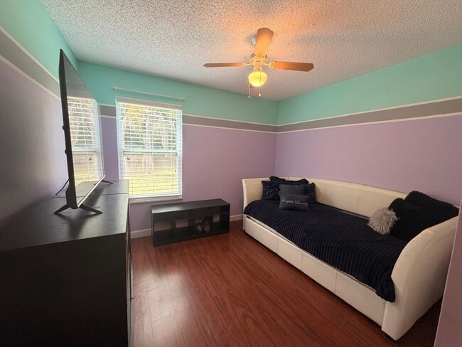 Building Photo - 1902 SW Aladdin St