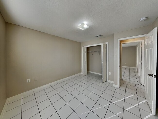 Building Photo - 3073 Willow Bend Blvd