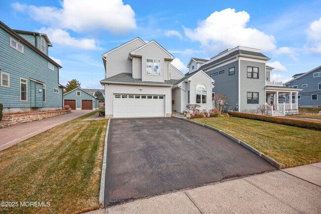 Building Photo - 202 2nd Ave