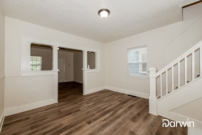 Building Photo - 1106 N Oakland Ave