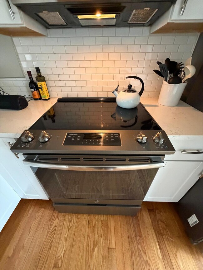 Building Photo - 6913 Etzel Ave