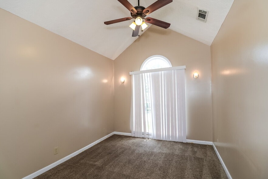 Building Photo - 3935 Willowmeade Dr