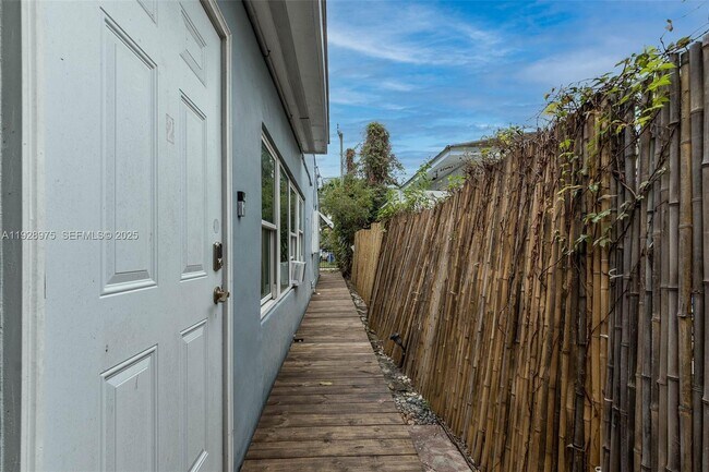 Building Photo - 259 NE 56th St