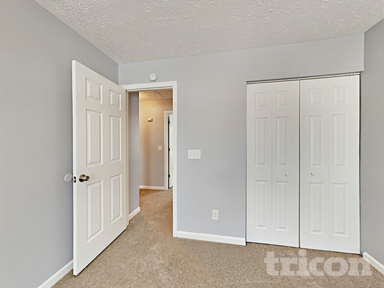 Building Photo - 242 Oak Grove Way