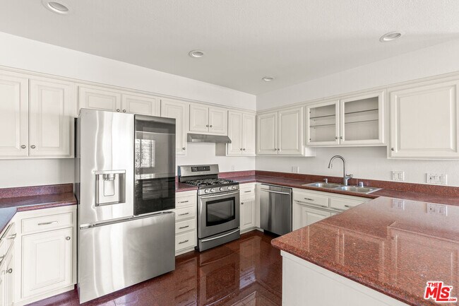 Building Photo - 3962 Oakfield Dr