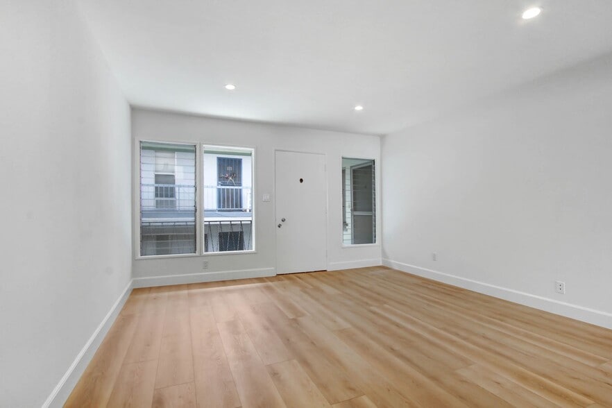 Building Photo - 922 6th St