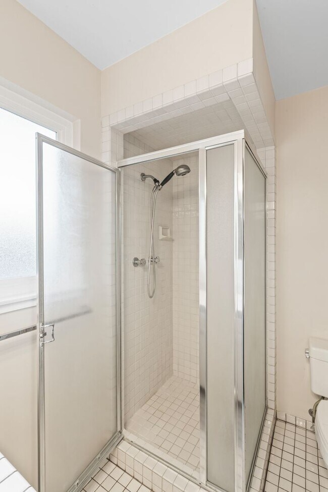 Building Photo - Single-Family Home Located in Peaceful Nei...