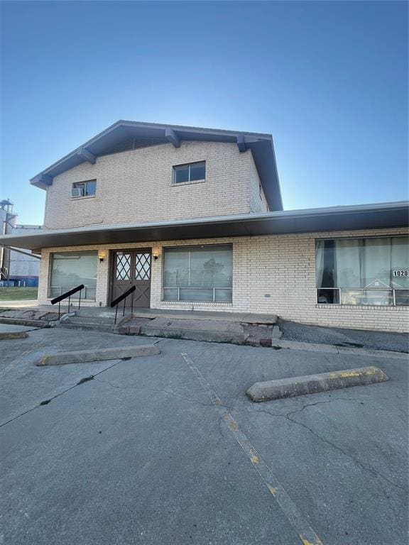 Building Photo - 1020 S Rock Island Ave