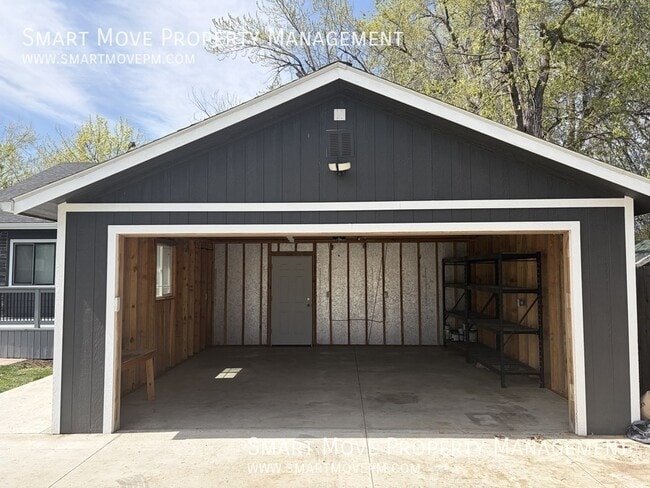 Building Photo - 2311 S Gekeler-