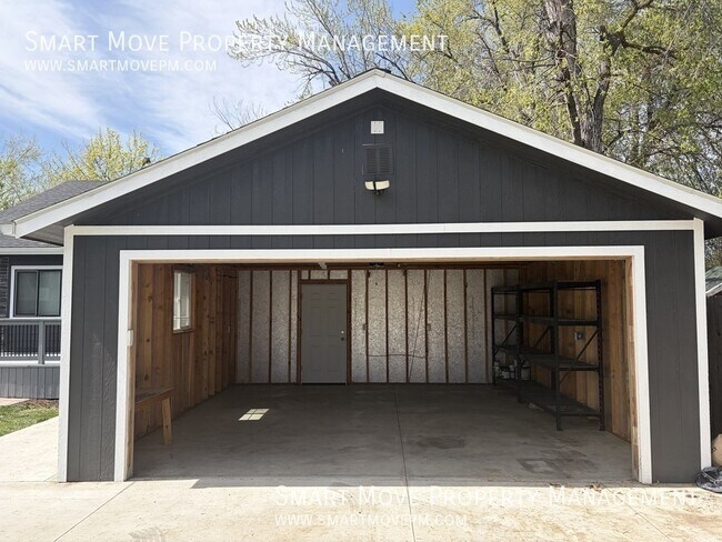 Building Photo - 2311 S Gekeler Ln