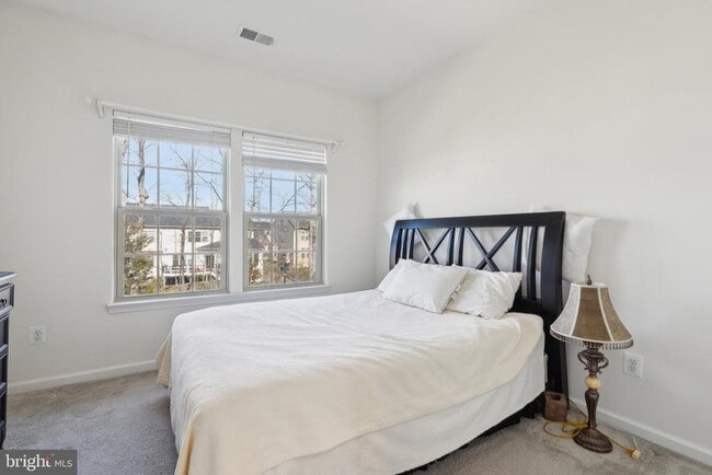 Building Photo - 42116 Piebald Square