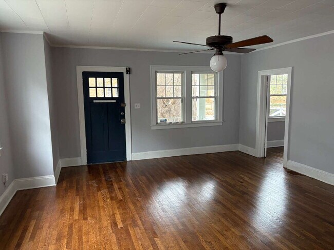 Building Photo - Rare Downtown Asheville Rental: 3BR/2BA House with Huge Yard & City Convenience- Dogs allowed!