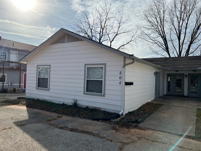 Building Photo - 424 SE G St