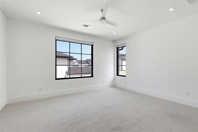 Building Photo - 9855 Kingsway Ave