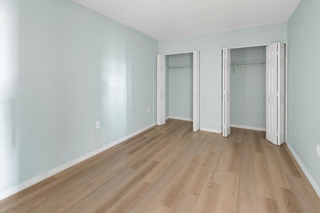 Building Photo - 3 Bedroom, 2 Bathroom Unfurnished Condo for a 1 year lease!