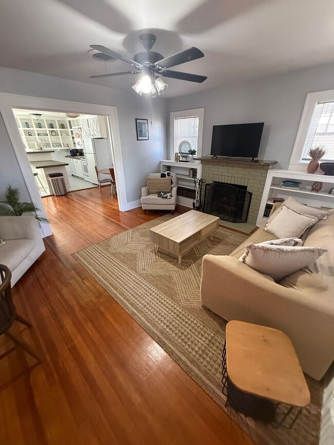 Building Photo - Available NOW!! 2/1 in South Overton