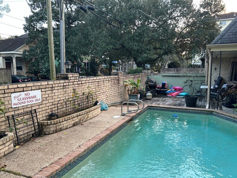 Pool area - 7800 Jeannette St