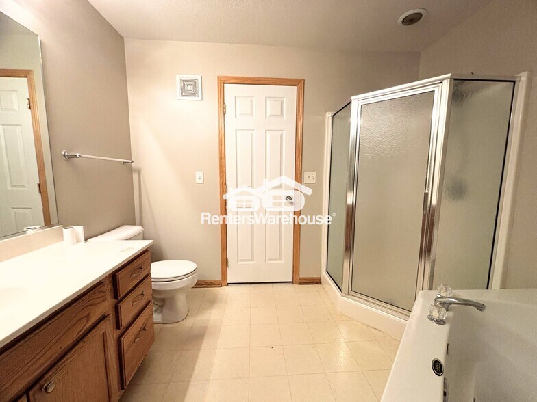 Building Photo - 3911 NE Gardenia Ln