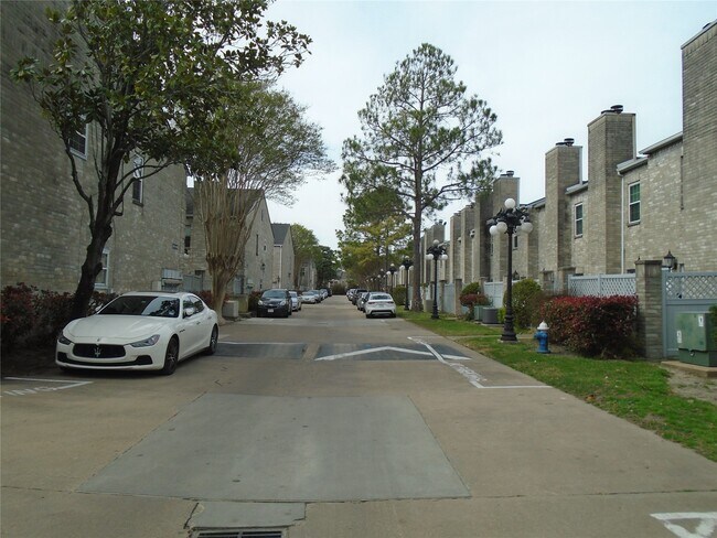Building Photo - 6000 Reims Rd