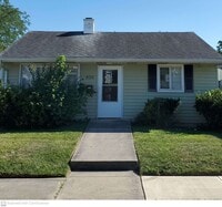 Building Photo - Cute home in Miamisburg center with AC! Has garage with opener- perfect for winter!