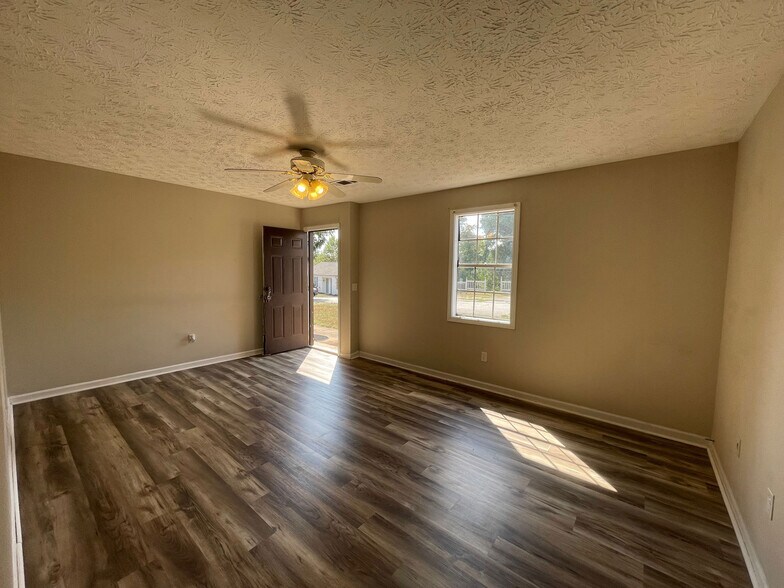 Building Photo - 68 Cedar Hill Cir