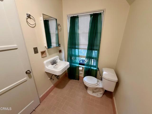 Building Photo - 1428 Oak St