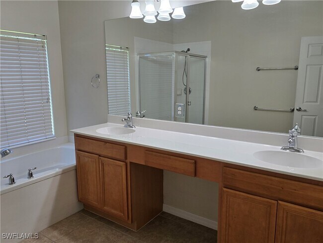 Building Photo - 2049 Fairmont Ln