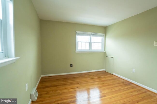 Building Photo - 129 Ridgefield Rd