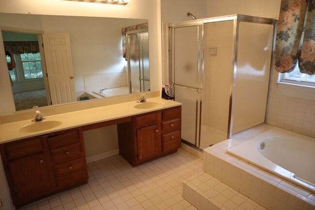 Building Photo - Gorgeous Single Family Home in Gaithersburg