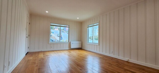 Building Photo - Golden Gate Heights: Remodeled, Spacious Studio w/ A/C, Laundry In-Unit and Dishwasher