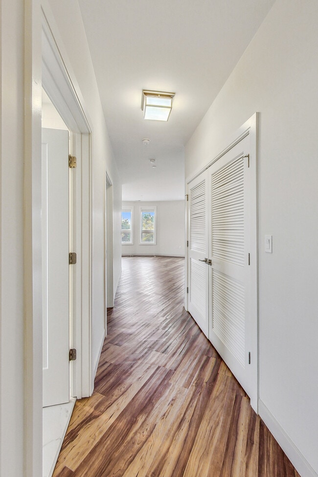 Building Photo - 555 Roger Williams Ave