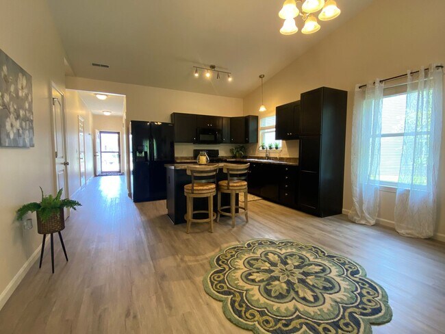 Building Photo - Modern 3 Bedroom Home on Bloomington's West Side