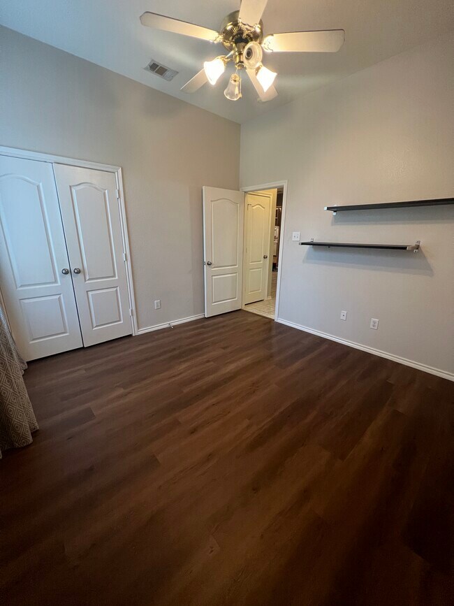 Building Photo - 1400 Lyra Ln