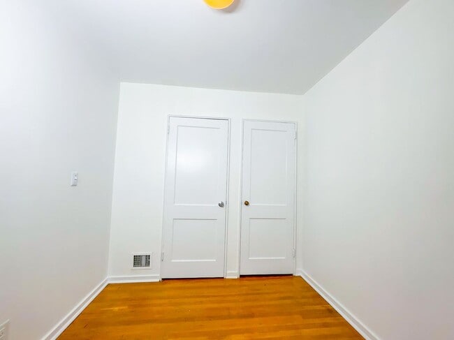 Building Photo - 12040 Valleywood Dr
