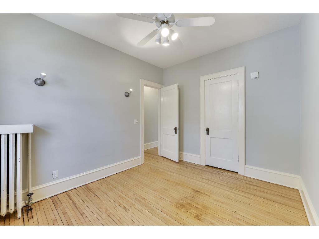 Building Photo - 818 W 42nd St