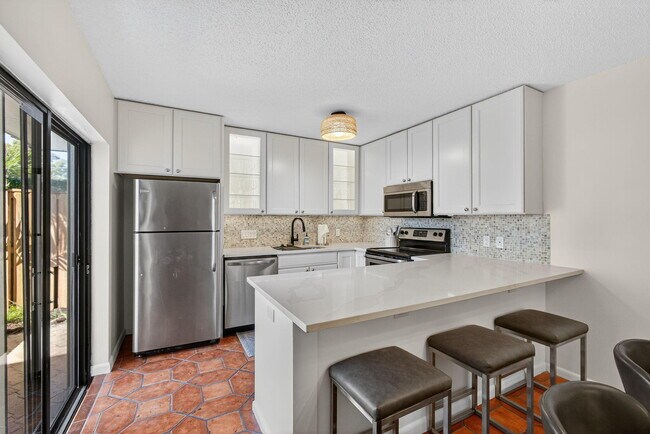Building Photo - 1700 Embassy Dr