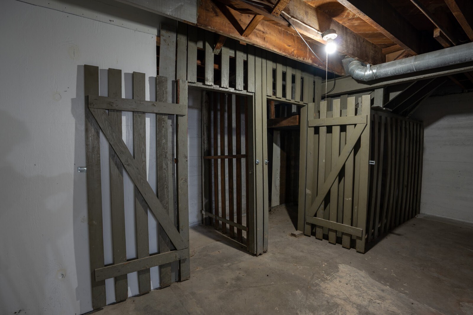 storage unit - 5608 Chippewa St