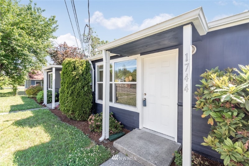 Primary Photo - 1744 N Rainier Ave