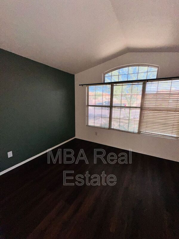 Building Photo - 4463 E South Fork Dr