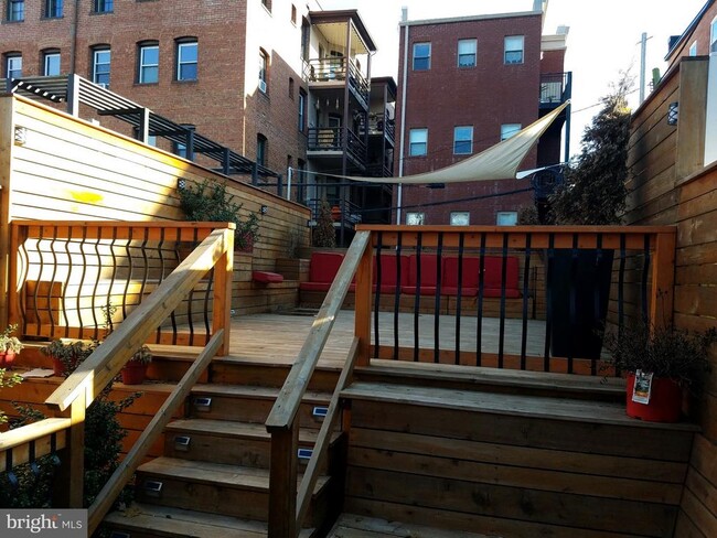 Building Photo - 1890 Ontario Pl NW