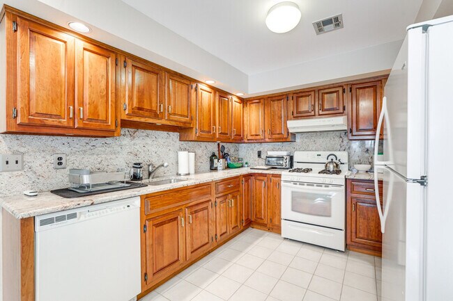 Building Photo - 31 Diane Dr