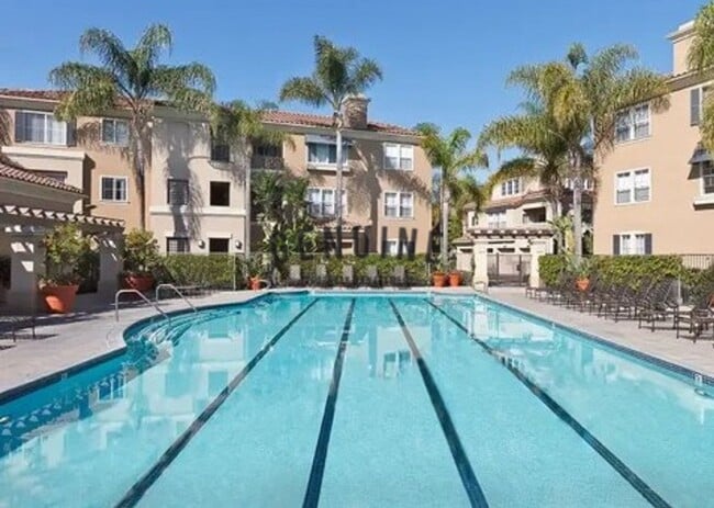 Building Photo - Spacious 3Bd 2.5Ba Home w/Den